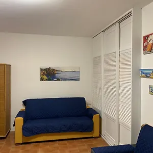 https://monolocale-centralissimo-a-vulcano-isole-eolie.sicilyhotelsitaly.net